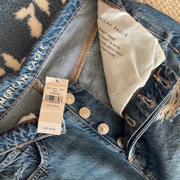 NWT American Eagle Mom Jeans Size 2 Short - Picture 6 of 7